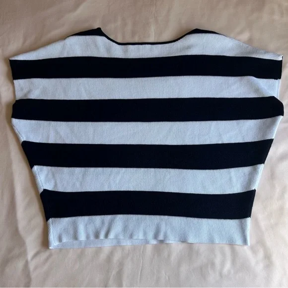 CYRUS Navy & White Striped Knit Top – Size Medium - Picture 2 of 7